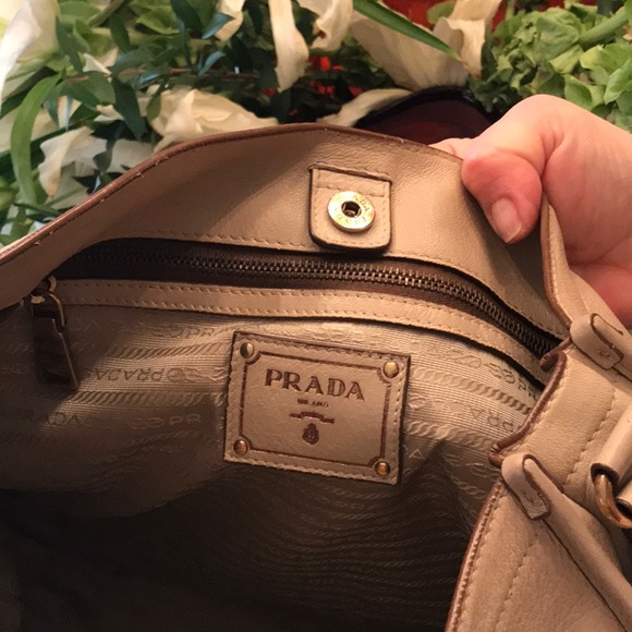 Prada large shoulder bag. Florence Italy - Picture 7 of 8